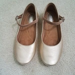 Clarks feature film leather flats size 10
